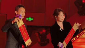 美女脱个精光抖胸视频